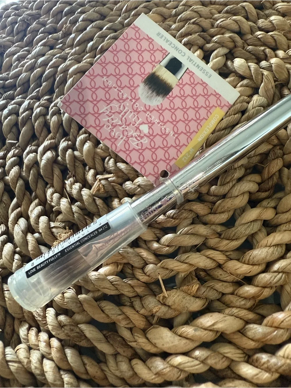 It brushes for Ulta  Essential Concealer NWT